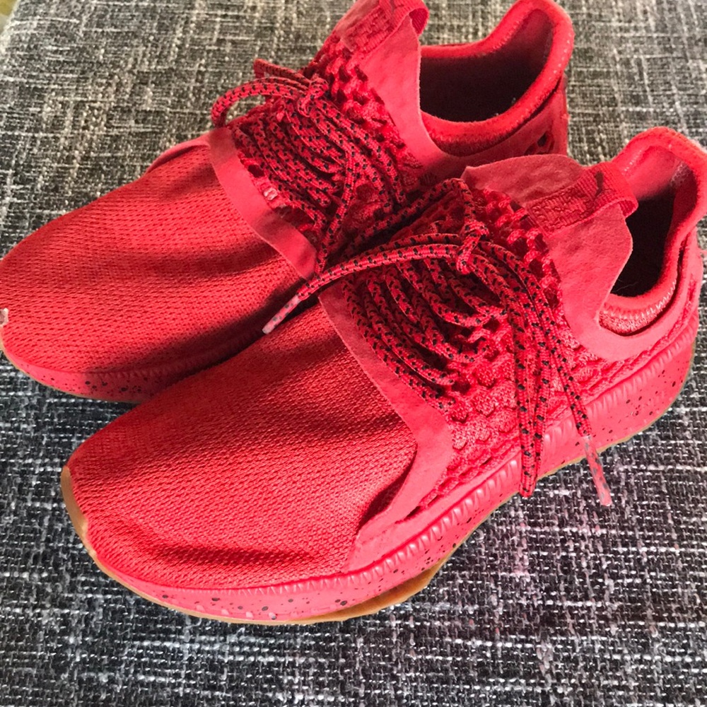 Boys Puma-Ignite sneakers size 4 (big boys)